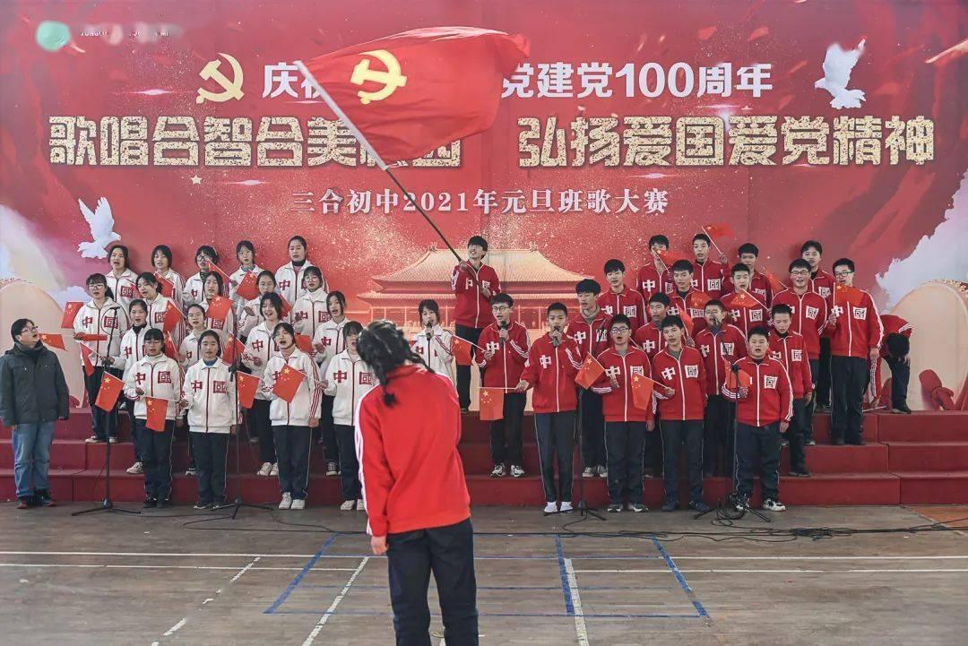 新加坡偶遇张雨绮,她对工作人员说“挡到了”怕路人拍不到她全身