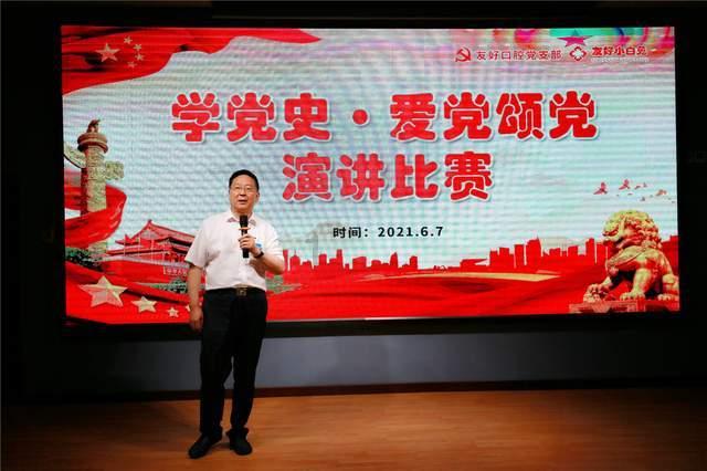 杨振宁携翁帆与友人相聚,曝光豪宅内景:客厅面积不大、装修简约
